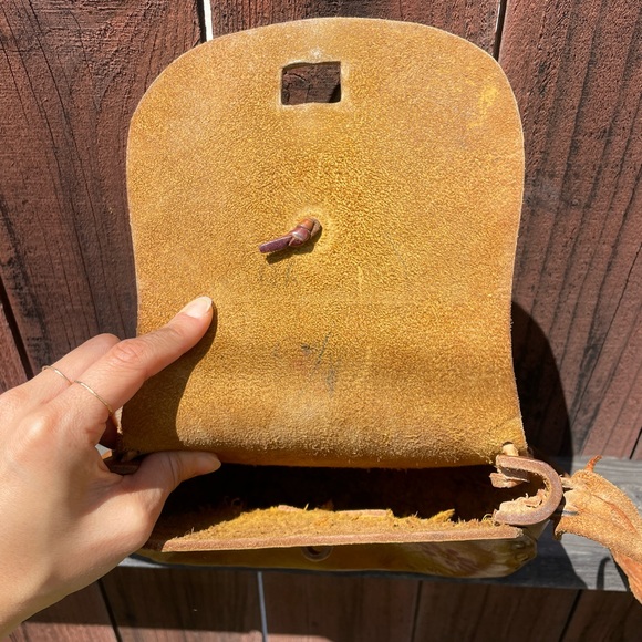 Vintage 70s leather tooled purse with flower design - Picture 2 of 4